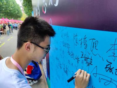 信息學(xué)院圓滿舉辦2021級本科新生迎新工作，科技信息咨詢服務(wù)成亮點